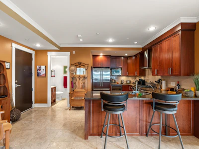 205-6688 Royal Avenue - 5