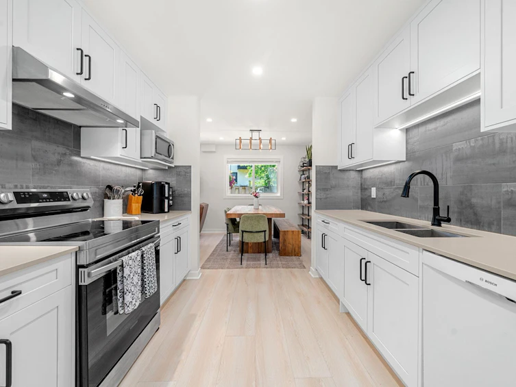 1206 Premier Street, North Vancouver, BC, V7J 2H4