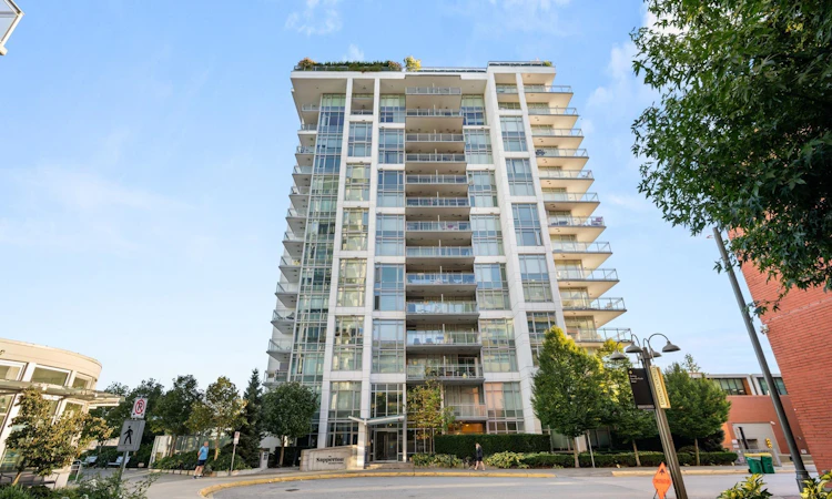 1508-200 Nelson's Crescent