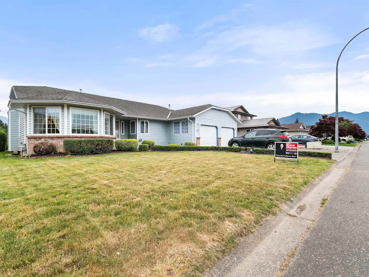 6942 Coach Lamp Drive, Chilliwack, BC, V2R 2X6 - 2