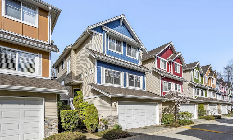 32-1108 Riverside Close