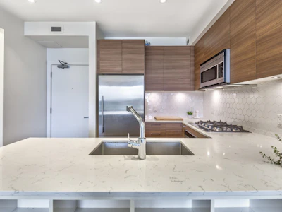 402-1061 Marine Drive - 3