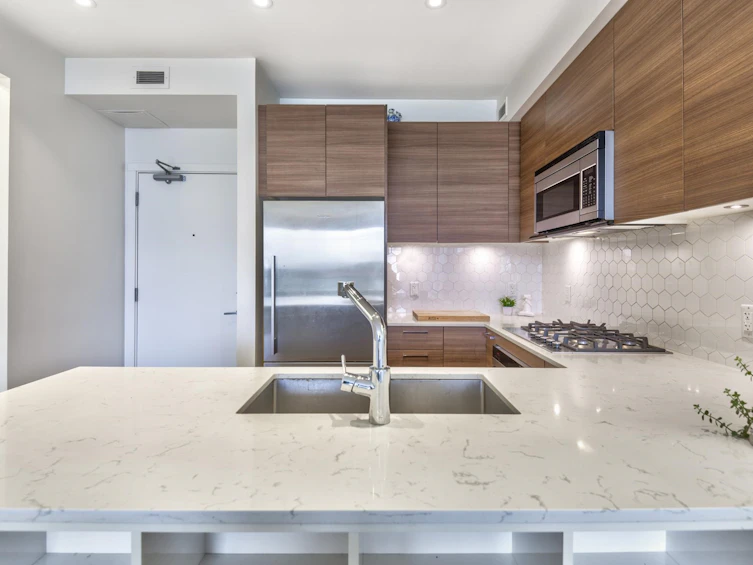 402-1061 Marine Drive, North Vancouver, BC, V7P 1S6 - 3