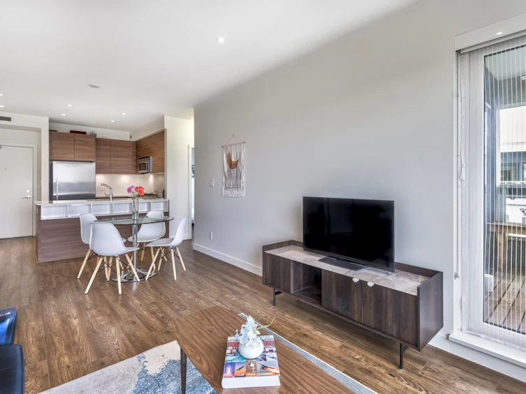 402-1061 Marine Drive, North Vancouver, BC, V7P 1S6 - 11