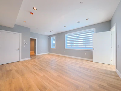 1-2559 W King Edward Avenue - 4