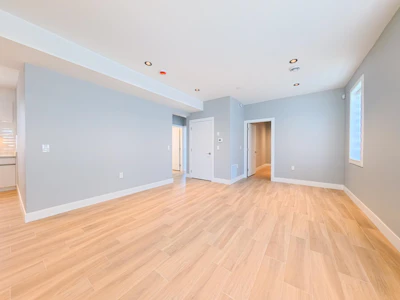 1-2559 W King Edward Avenue - 3