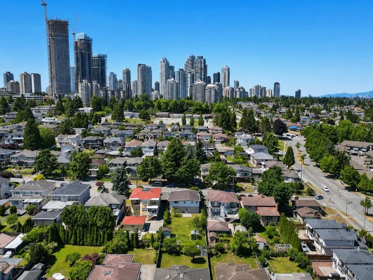 6072 Selma Avenue, Burnaby, BC, V5H 3R2 - 7