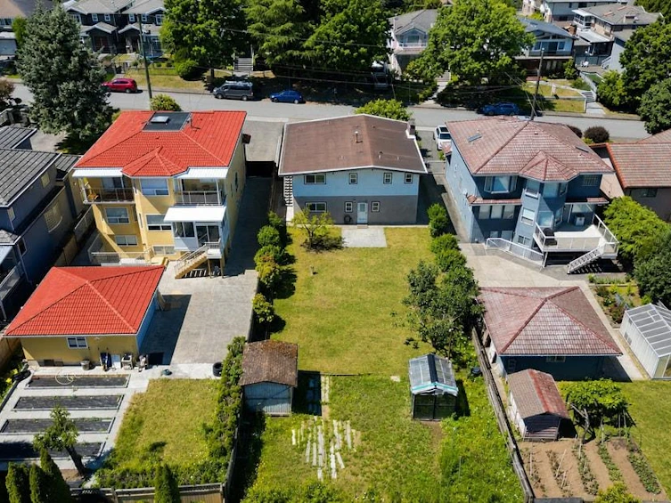 6072 Selma Avenue, Burnaby, BC, V5H 3R2 - 6