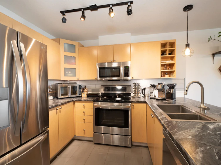 312-3136 St Johns Street, Port Moody, BC, V3H 5E4 - 2