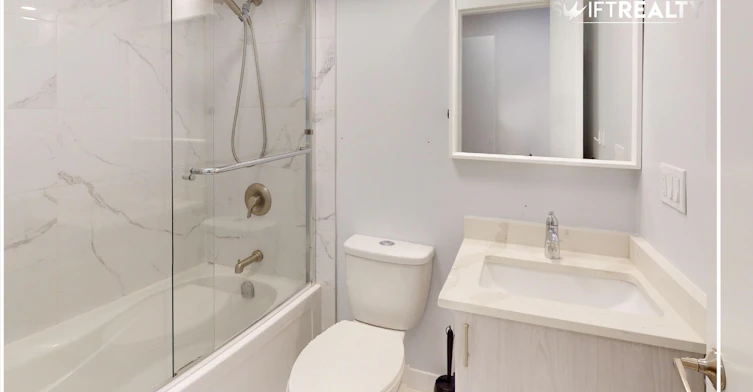 LL-819 Prospect Avenue, North Vancouver, BC, V7R 2M2 - 13