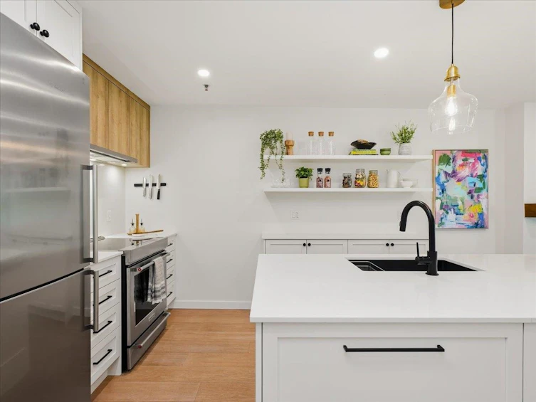 207-1925 W 2nd Avenue, Vancouver, BC, V6J 1J2 - 3