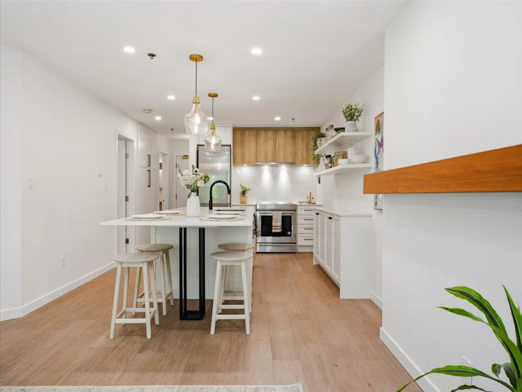 207-1925 W 2nd Avenue, Vancouver, BC, V6J 1J2 - 4