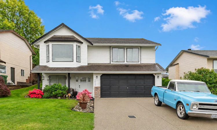 3924 Waterton Crescent