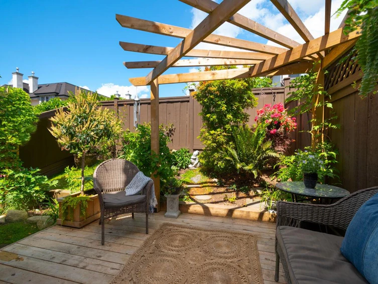 10-230 W 14 Street, North Vancouver, BC, V7M 1P3