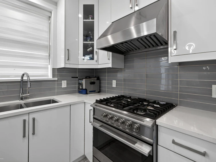 6749 Knight Street, Vancouver, BC, V5P 2W4 - 9