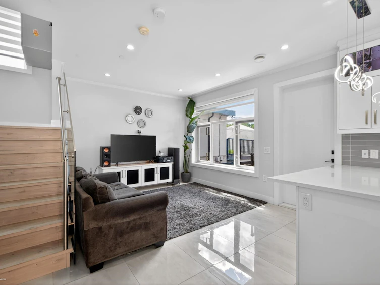 6749 Knight Street, Vancouver, BC, V5P 2W4 - 2