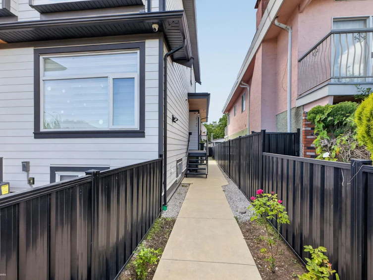 6749 Knight Street, Vancouver, BC, V5P 2W4 - 36