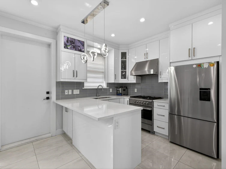6749 Knight Street, Vancouver, BC, V5P 2W4 - 7