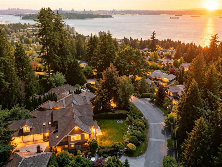 2645 Rosebery Avenue, West Vancouver, BC, V7V 3A3 - 3