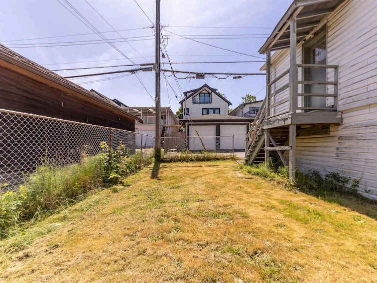 824 Semlin Drive, Vancouver, BC, V5L 4J5 - 25