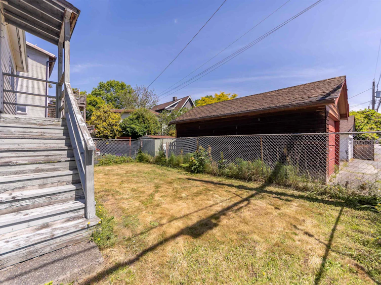 824 Semlin Drive, Vancouver, BC, V5L 4J5 - 24