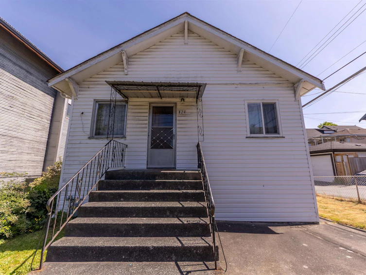 824 Semlin Drive, Vancouver, BC, V5L 4J5 - 3