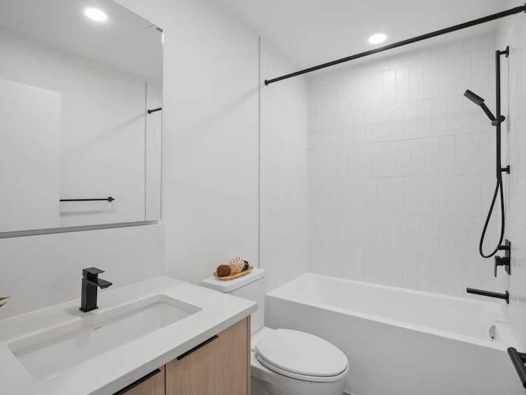 563-422 E 3rd Street, North Vancouver, BC, V7L 0K1 - 16