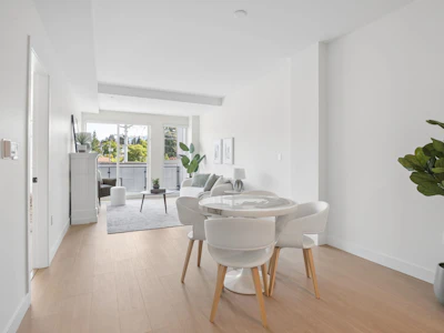 563-422 E 3rd Street - 4