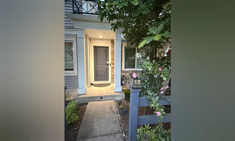 13-7348 192a Street