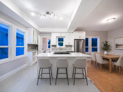 2528 Adanac Street - 5
