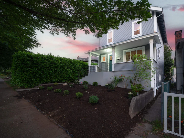 2528 Adanac Street, Vancouver, BC, V5K 2M5 - 2