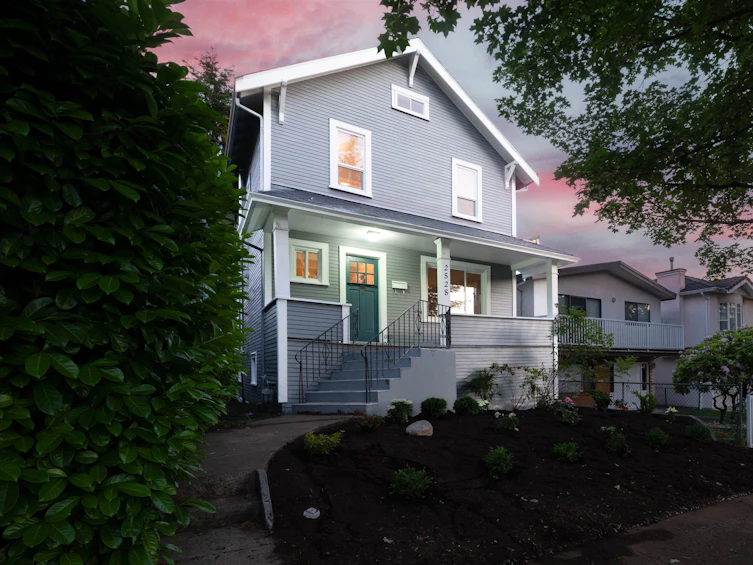 2528 Adanac Street, Vancouver, BC, V5K 2M5