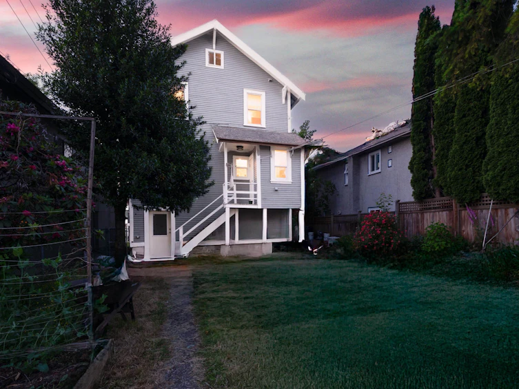 2528 Adanac Street, Vancouver, BC, V5K 2M5 - 3