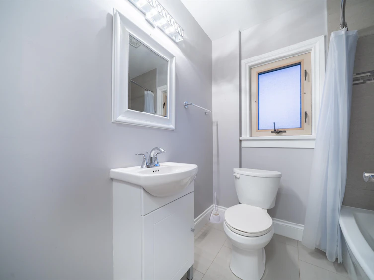 2528 Adanac Street, Vancouver, BC, V5K 2M5 - 24