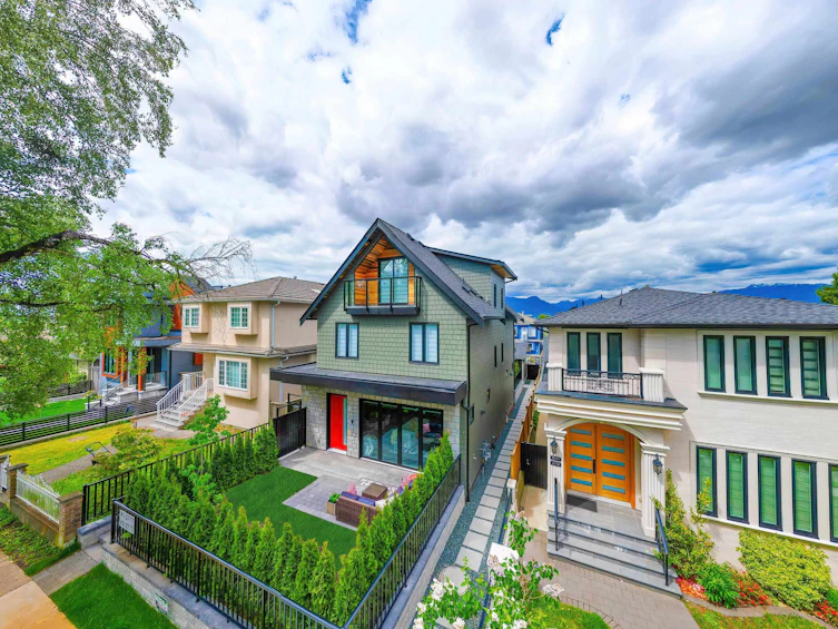 1-2777 E 27th Avenue, Vancouver, BC, V5R 1N4 - 3