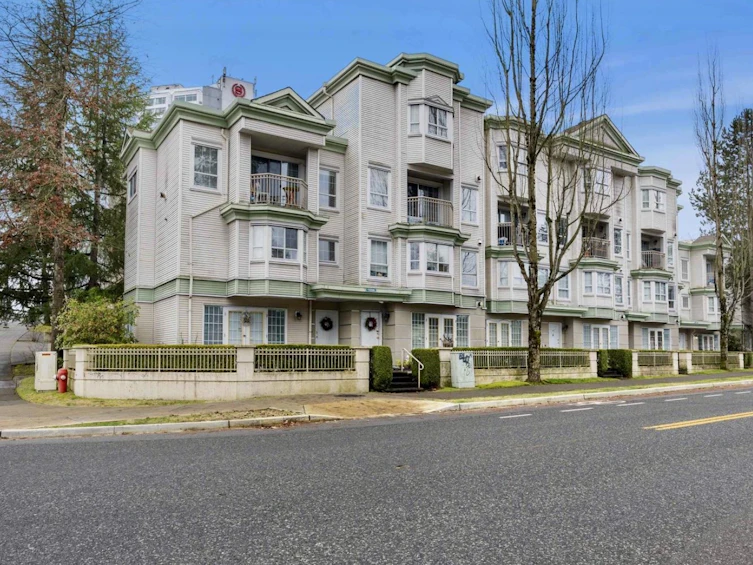 323-15268 W 105 Ave Avenue, Surrey, BC, V3R 0W8
