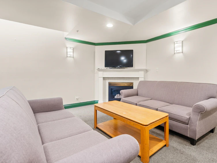 323-15268 W 105 Ave Avenue, Surrey, BC, V3R 0W8 - 11