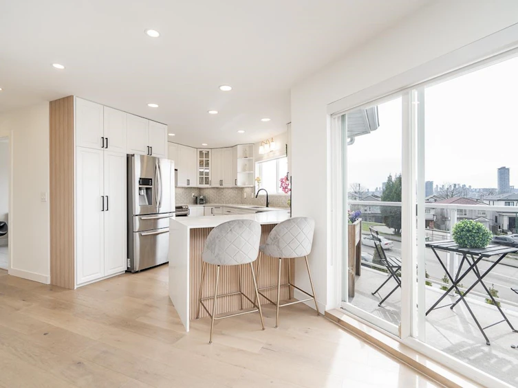 397 Delta Avenue, Burnaby, BC, V5B 3C7 - 9