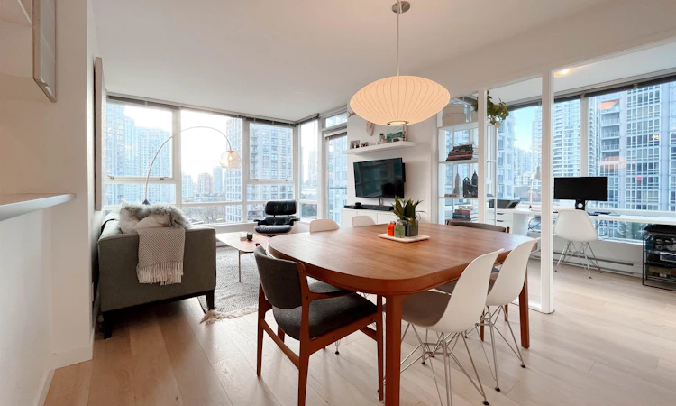 1110-928 Beatty Street
