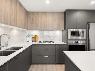 1802-8551 201 Street - 2