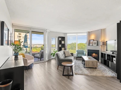 506-1135 Quayside Drive - 2