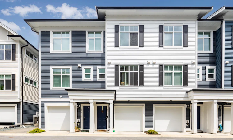 140-3565 Baycrest Avenue