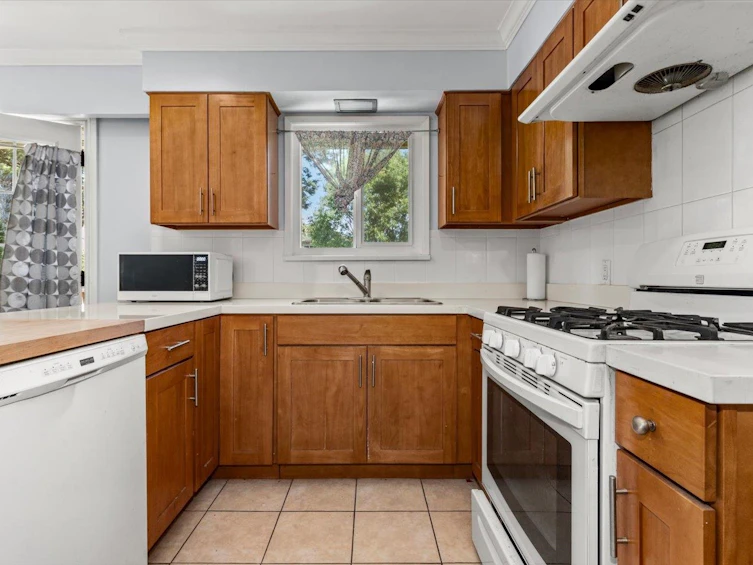 9740 Carleton Street, Chilliwack, BC, V2P 6E3 - 12