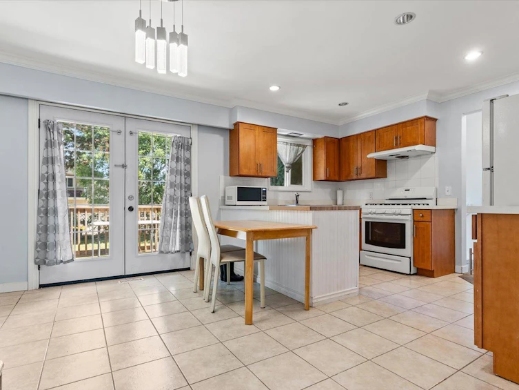 9740 Carleton Street, Chilliwack, BC, V2P 6E3 - 8