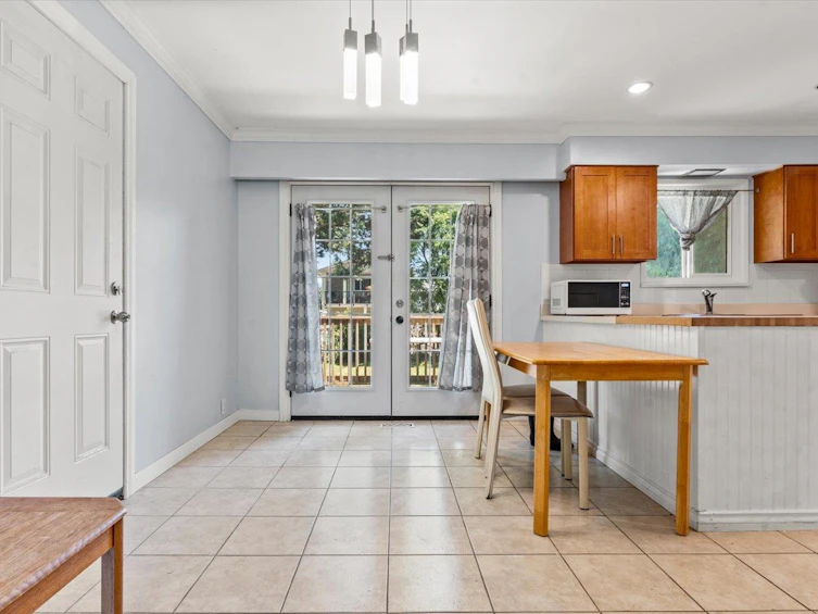 9740 Carleton Street, Chilliwack, BC, V2P 6E3 - 9