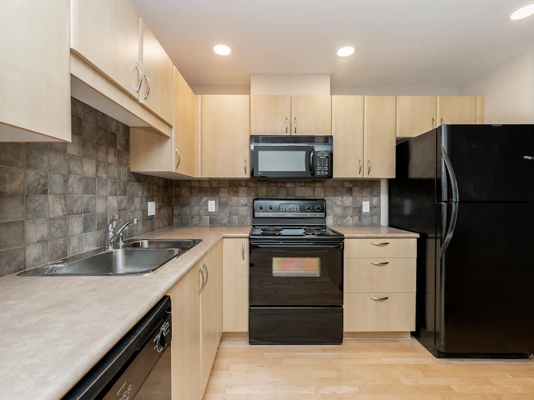 418-285 Newport Drive, Port Moody, BC, V3H 5J6 - 3
