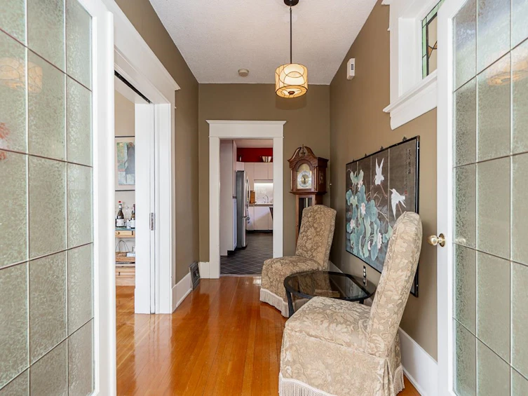 111 E 61st Avenue, Vancouver, BC, V5X 2B3 - 4