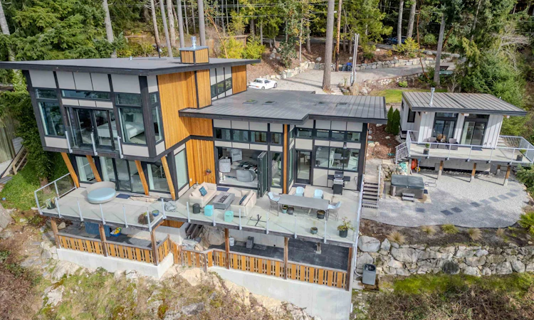 6101--6099 Coracle Drive