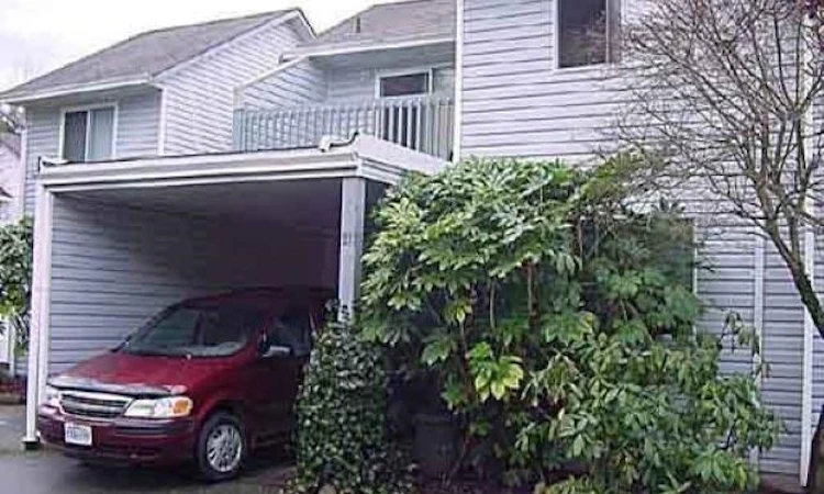 21-12070 207a Street