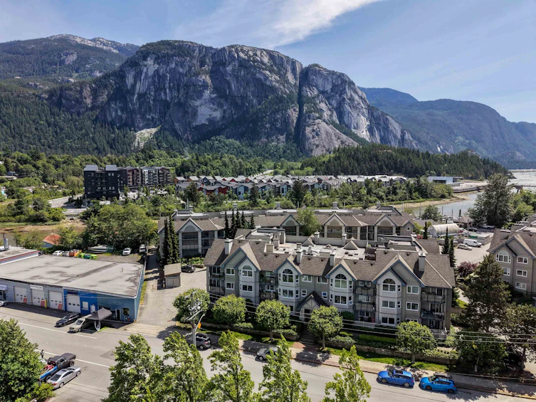 201-1460 Pemberton Avenue, Squamish, BC, V8B 0J9